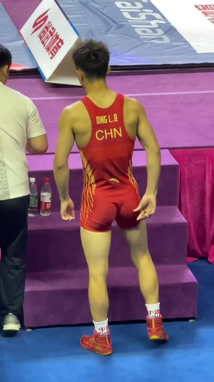 浙江男篮球员奋力拼搏，迎接新一轮比赛的简单介绍