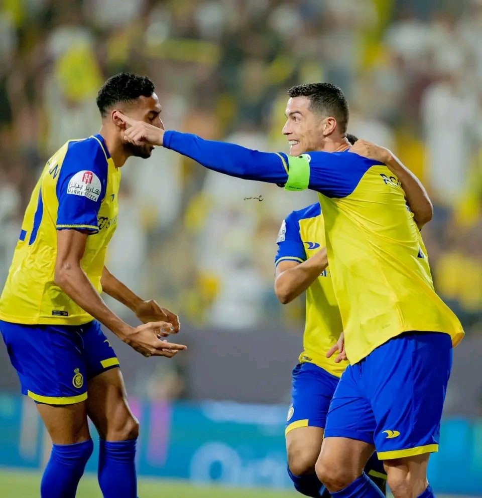 沙尔克球员发挥出色，击败对手